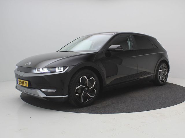 Hyundai IONIQ 5 Connect+ 77.4 kWh / HUD Display / SoH 100% / Lederen bekleding / 1ste Eigenaar /  NL Auto / Elektrische voorstoel / 3 fase / Warmtepomp / Adaptieve Cruise Control / Dealer onderhouden / All Seasonbanden /