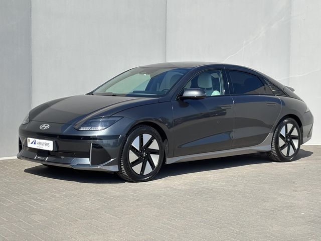 Hyundai IONIQ 6 Connect 77.4 kWh / SOH 100% / Fabrieksgarantie tot 11-2028 / CCS snellader / All season banden / Elektrisch verstelbare stoel  / Stuur-, Stoel & Achterbankverwarming / warmtepomp / Trekgewicht 1500 kg / Keyless Entry/Start /